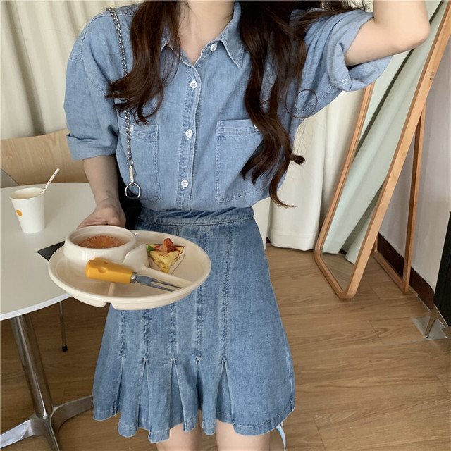 セットアップ レディース 春夏秋 上下 ２点セット ツーピース トップス デニム シャツ ブラウス 長袖 ポロカラー 両胸ポケット デニム ミニスカート プリーツ シンプル カジュアル おしゃれ 大人可愛い お出かけ デート 通勤 通学 学生 キャンパス 旅行 普段着 Hf