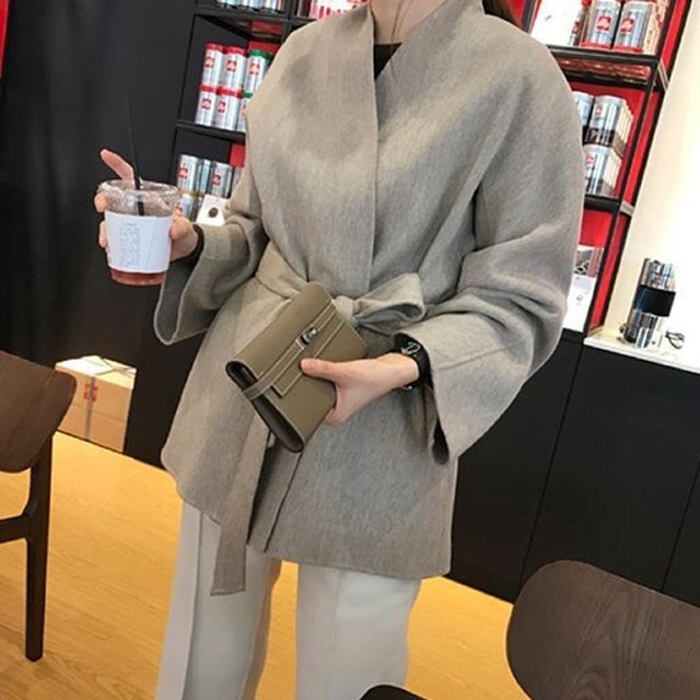 K アウター コート レディース ウールコート ウール Wool ガウンコート ガウン ノーカラー ミドル丈 ハーフコート ミディアム丈 ワイドスリーブ 長袖 ウエストマーク ベルト 無地 シンプル 大人 上品 きれいめ エレガント 通勤 Ol お出かけ お呼ばれ デート 秋 冬 K アウター コート レディース ウールコート ウール Wool ガウンコート ガウン ノーカラー ミドル丈 ハーフコート ミディアム丈 ワイドスリーブ 長袖 ウエストマーク ベルト 無地 シンプル 大人 上品 きれいめ エレガント 通勤 Ol お出かけ お呼ばれ デート 秋 冬