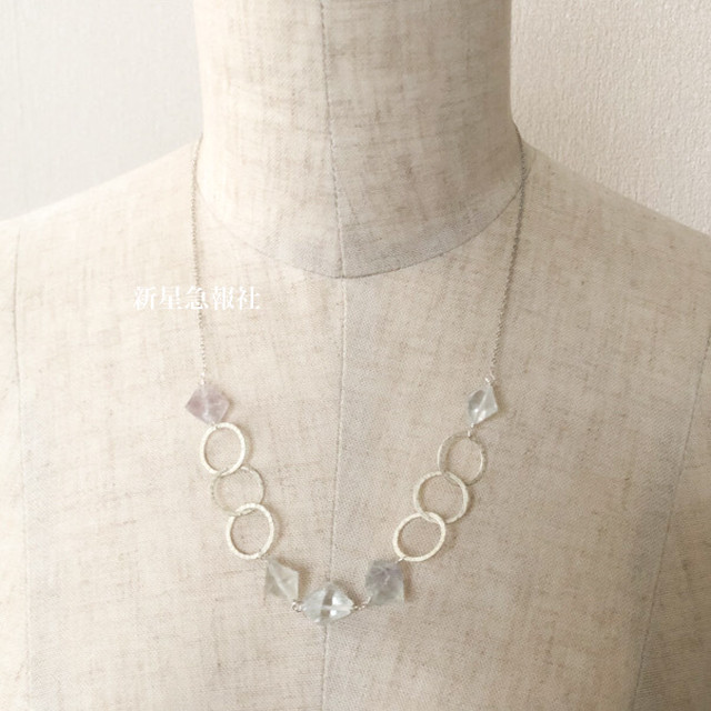 冬の土星の氷のネックレス 新星急報社