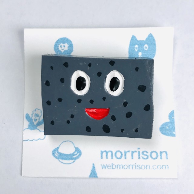 【morrison ムラバヤシケンジ】2.5次元木彫バッチ