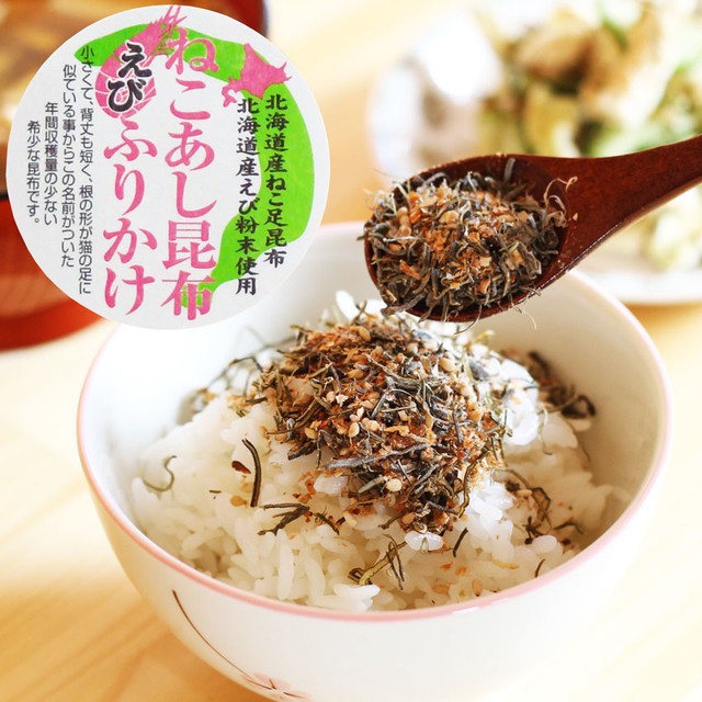ねこあし昆布えびふりかけ ３０ｇ 北海道産ねこあし昆布に 北海道産えび粉末を使用 ねばねば昆布とえびで海の味たっぷり やまこ乾物百貨店