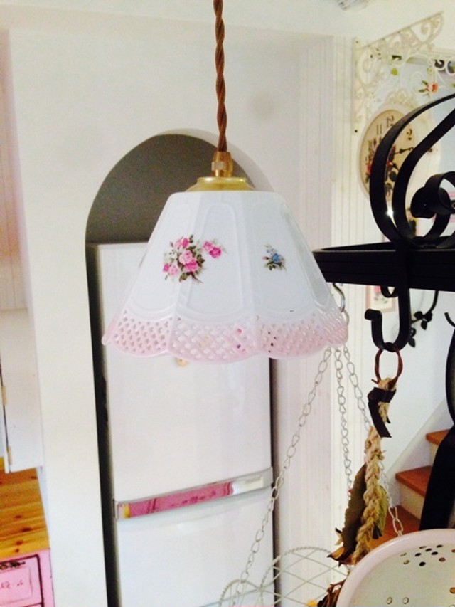 アンジェリカ 薔薇柄 シェードランプ 陶器製 限定品 キッチン 手元灯 ライト 薔薇のインテリア エクステリア専門店 プリンシアローズ