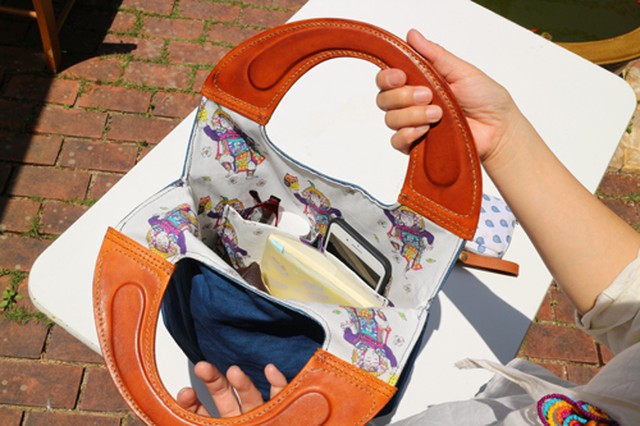 帆布とヌメ革のたまごトートバッグ イエロー 持ち手カービング Art Bali