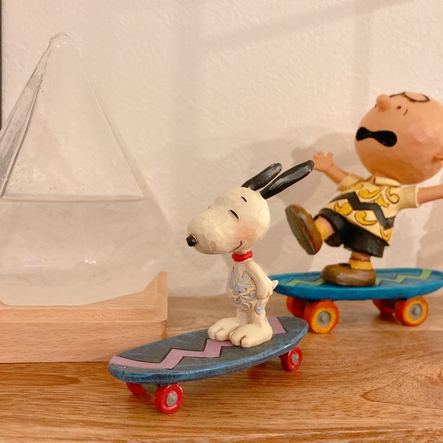 Jim Shore Peanuts スヌーピー Snoopy チャーリーブラウン スケートボード Skateboardingbuddies 置き物 フィギュア ピーナッツ インテリア アメリカ 器と雑貨 Moi