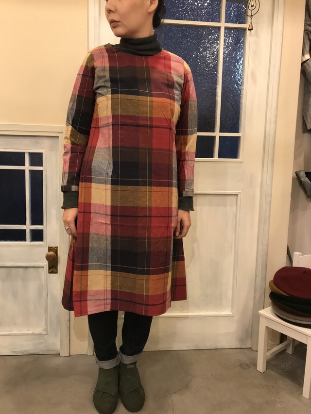 元のチェック ワンピース コーデ 人気のファッショントレンド