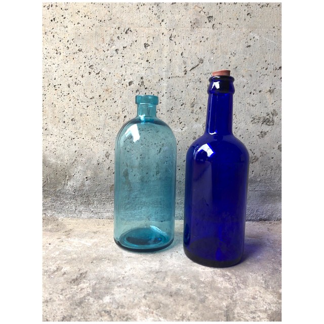 ブルーボトル ガラスビン 2個セット 硝子 薬瓶 蓋付 花瓶 古道具 昭和レトロ インテリア Choice