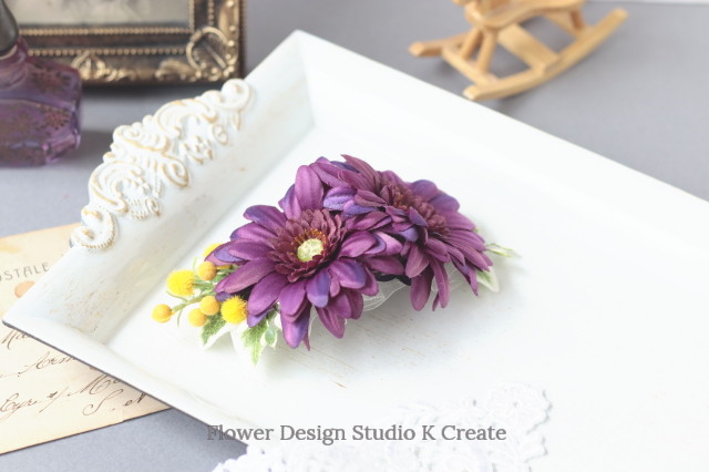 プラム色のガーベラとミモザのバレッタ 髪飾り 紫 バレッタ パープル 入学式 卒業式 結婚式 フォーマル Flower Design Studio K Create