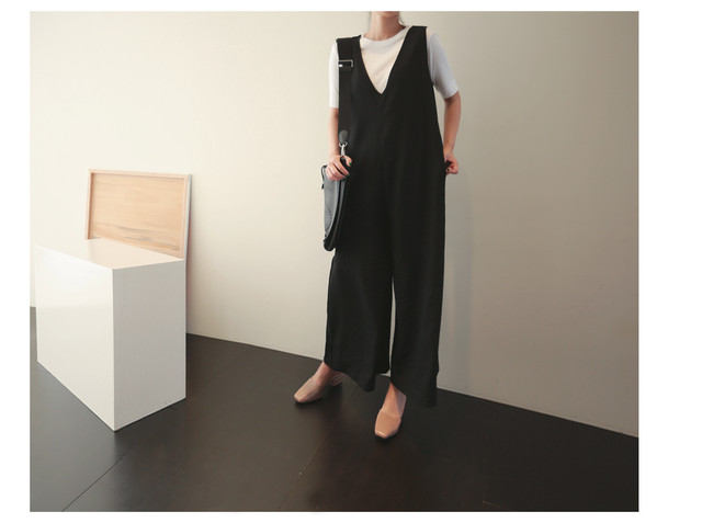 9分丈深vネックサロペット サロペット オールインワン ワイドパンツ Vネック ９分丈 マタニティ 妊婦 ゆったり シンプル 無地 楽チン おしゃれ ラフ 大人可愛い カジュアル デート お出かけ 女子会 散歩 通学 ショッピング 買い物 ブラック S M L Xl 大きいサイズ 2630