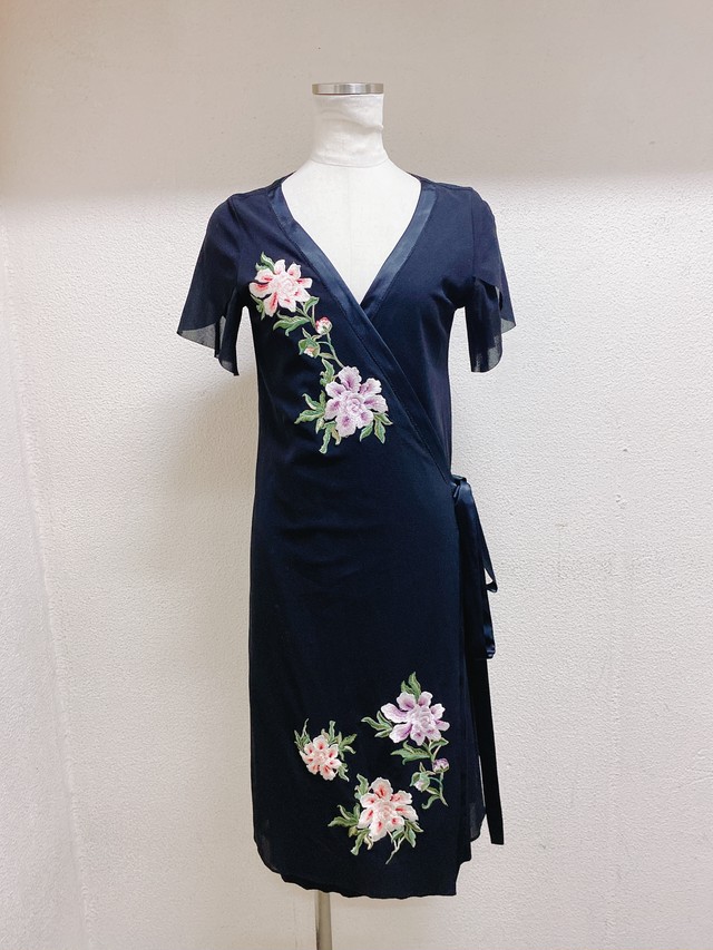 ヴィヴィアンタム 半袖ワンピース 黒 花柄 Vivienne Tam Uta