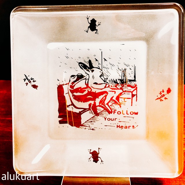 四角皿 座るうさぎとかえる サンドブラストアートalukuオンラインショップ あるく