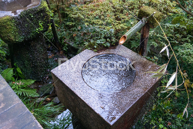 日本庭園 ししおどしの写真素材です Japanese Garden Photo Ryostock デジタルコンテンツ販売