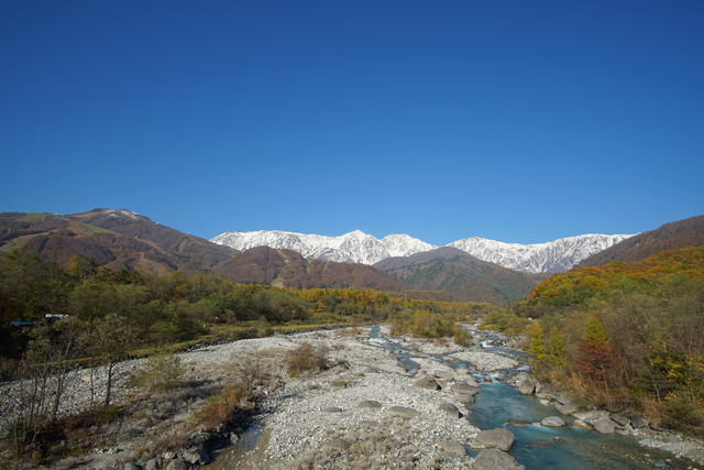秋の白馬村の景観 三段紅葉 白馬大橋より デジタルコンテンツ Travel Life Photo