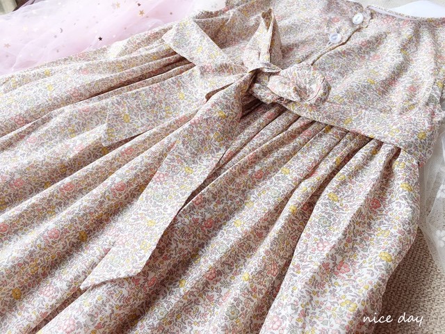 即納 新作 襟付き 小花柄 スモッキング ワンピース Rirismocking スモッキング 刺繍子供服