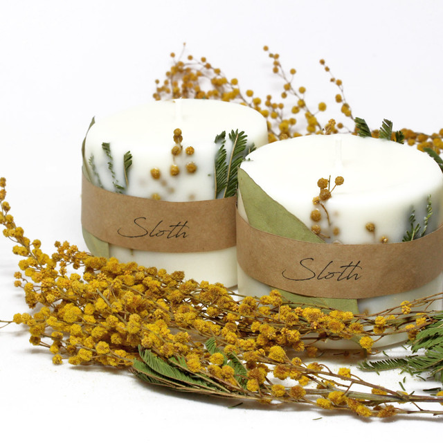 送料無料 ソイキャンドル M Mimosa 精油 レモングラス ボタニカル ドライフラワー ミモザ Sloth スロース ドライフラワーを使用したハンドメイドピアスと天然素材キャンドル
