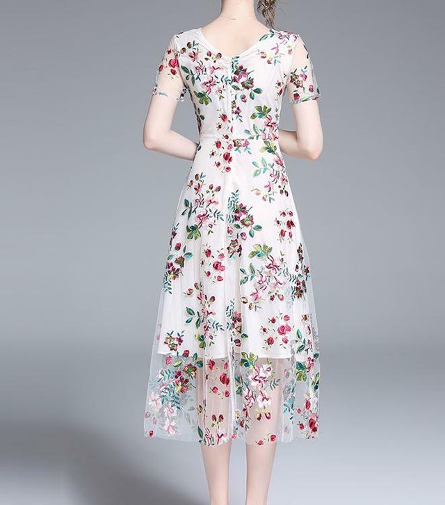 花柄刺繍ワンピース 半袖 フラワー チュールスカート 結婚式 女子会 お呼ばれ パーティードレス ロング 大きいサイズ ミモレ丈 白 ホワイト 韓国アパレル 通販サイト ネットショップ Amour
