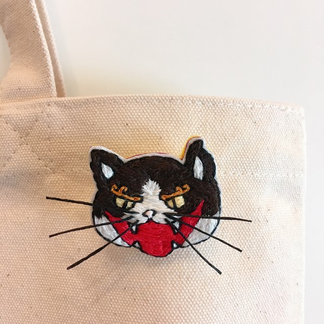 妖怪ブローチ 化け猫 猫又 お化け ハチワレ ブローチ 手刺繍 フエルト キャラクター おばけ 和風 Ainsel