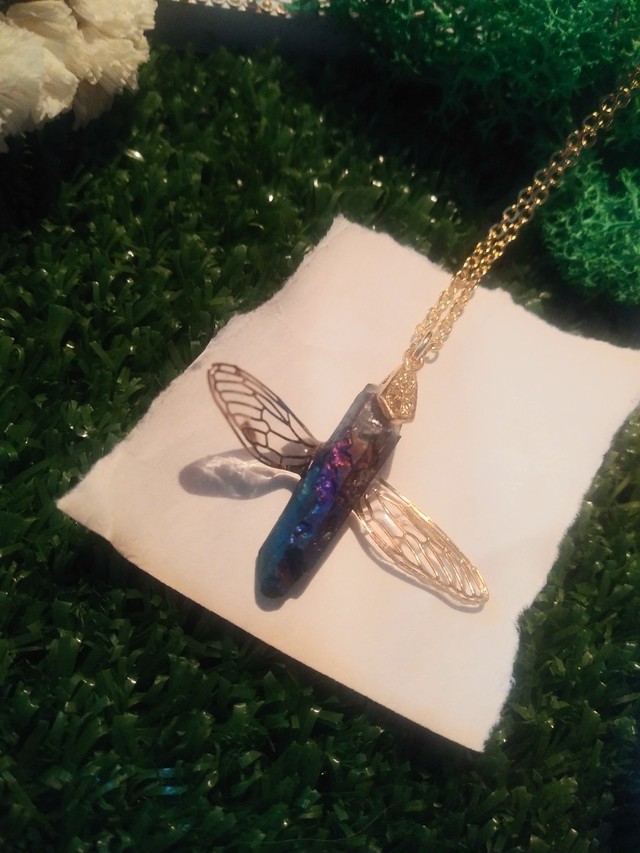 夜空を煌めくラピスラズリ色の蝉羽鉱石虫ネックレス Sironoco