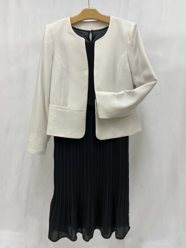 送料無料 シーンで選べる ノーカラージャケット テーラードジャケット フレアワンピースの セットアップセレモニースーツ プラスサイズ専門ショップ える座