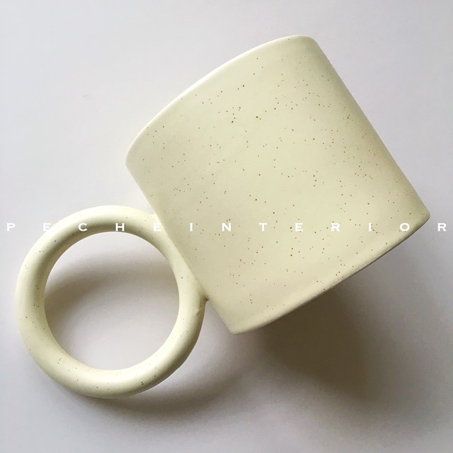 即納 ダンボマグ お洒落 ナチュラル 小物 ホワイト 置物 コップ 小物入れ 黒 モノトーン 大人可愛い オブジェ 食器 シンプル 韓国 北欧 モノトーン 海外雑貨 インテリア Peche ペシェ
