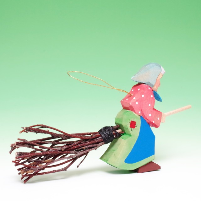 ベティーナフランケ 魔女とほうき 壁掛けタイプ おもちゃ箱 イカロス 公式ネットショップ