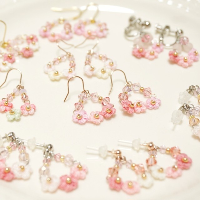 刺繍糸のお花の3連ピアス イヤリング 大人かわいいピンクのアクセサリー Akiko Pink