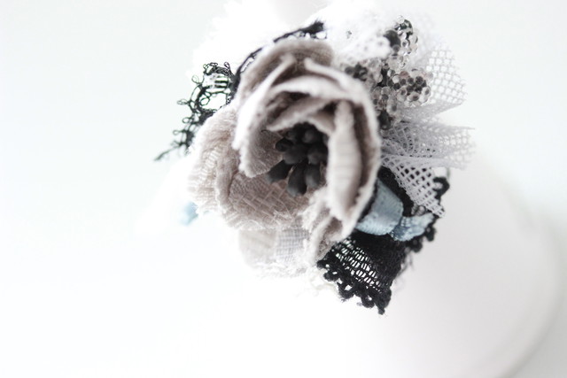 アンティークと小花の指輪a 人気 グレー系 布花 リボン レース アンティークチュール リング Shiny Nana