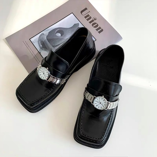 crock design flat shoes