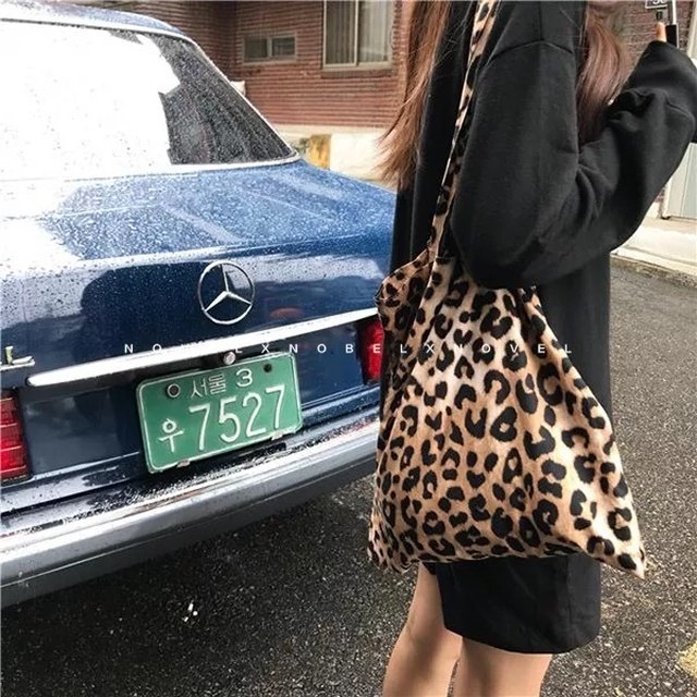 1766 レオパード柄 トートバッグ カジュアル おでかけ プチプラバッグ秋新作 代 30代 40代 即納 Chikamaeche