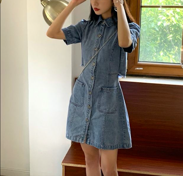 デニムワンピース デニム フリンジ バックオープン 肌見せ ハートボタン 襟付き 膝上丈 Aライン 小柄さん シンプル かわいい セクシー お出かけ デート ウッディーベース1号店