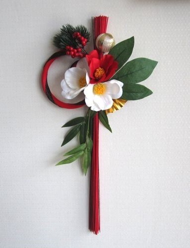 お正月飾り 赤黒水引に椿の花 水引飾り Artsalonstyle