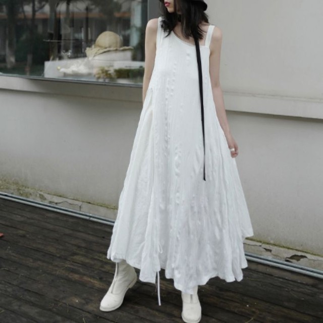 重ね着風 ワンピース ドレス ロング丈 ノースリーブ シャーリング 無地 ブラック ホワイト 黒 白 デザインネック 韓国 エレガント モード カジュアル お支払い後日以内に発送 Top373 Garcons