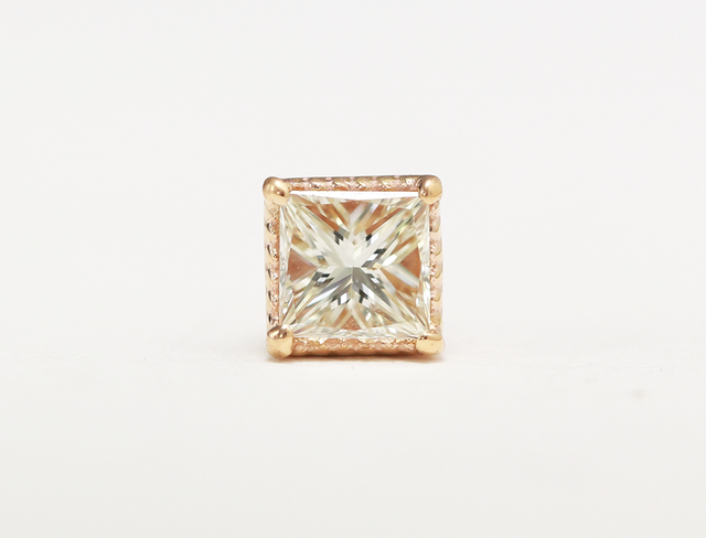 ◯ダイヤモンドパーチ◯天然ダイヤモンド〈イエローカラー〉◯プリンセスカット◯0.1ct◯K18PG
