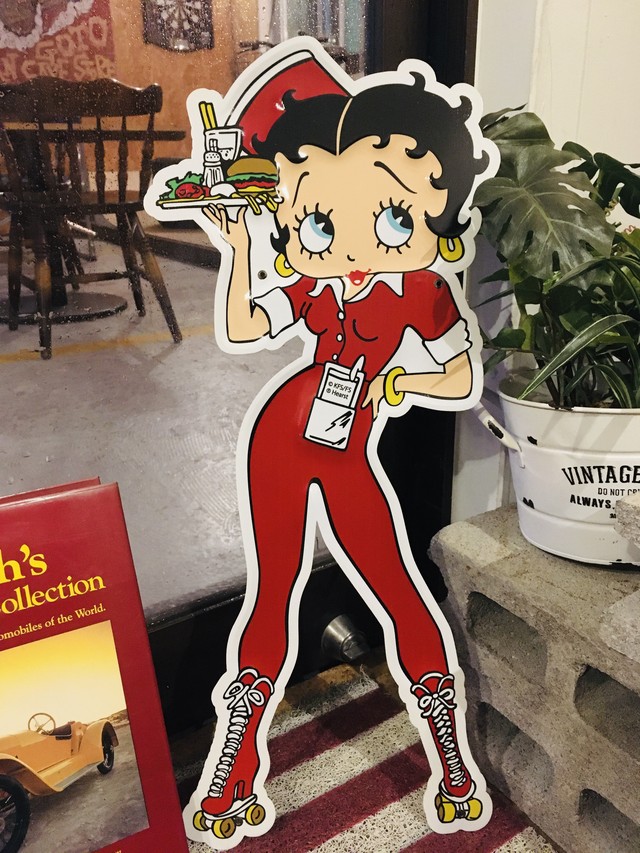 Betty Boop ベティちゃん ダイカットサイン 看板 アメキャラ ダイナー マンケーブストア Man Cave Store ガレージ アメリカン雑貨 ホットドッグ 美容室