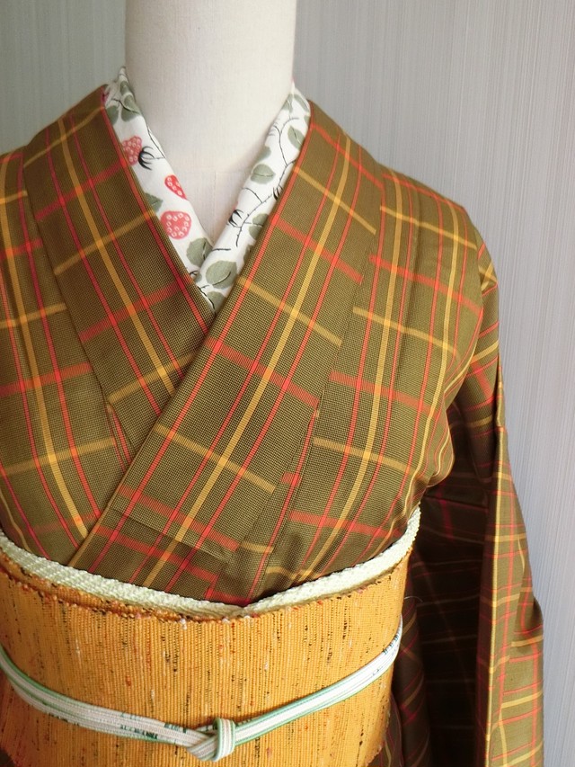 格子模様お洒落な紬着物 Kimono Bito