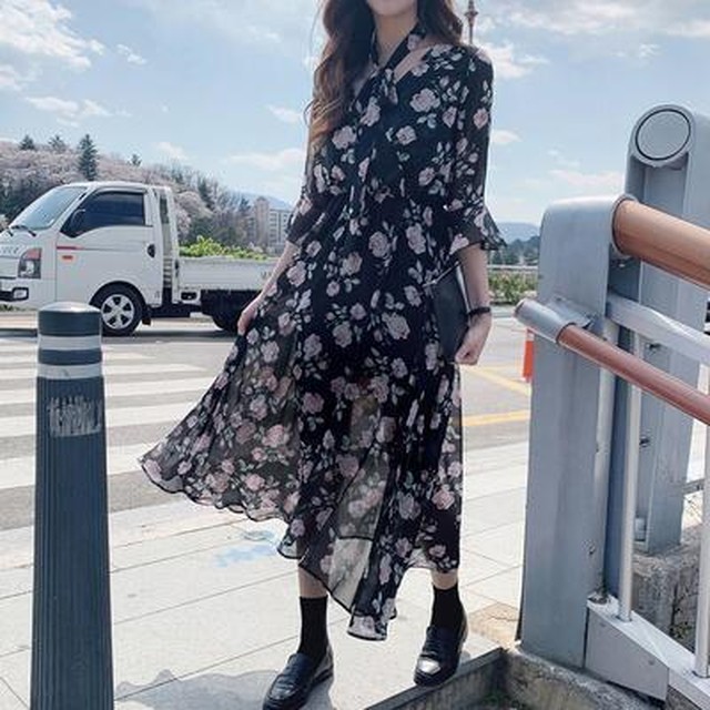 全2色 ワンピース 袖あり ロング丈 マキシ丈 カジュアル 春 春夏 春秋 七分袖 おしゃれ レディース 可愛い クラシカル ヴィンテージ ウエストリボン 花柄 シフォン ワンピ ドレス ゆったり 透け感 大きいサイズ ブラック 黒 ホワイト 白 代 30代 40代 50代