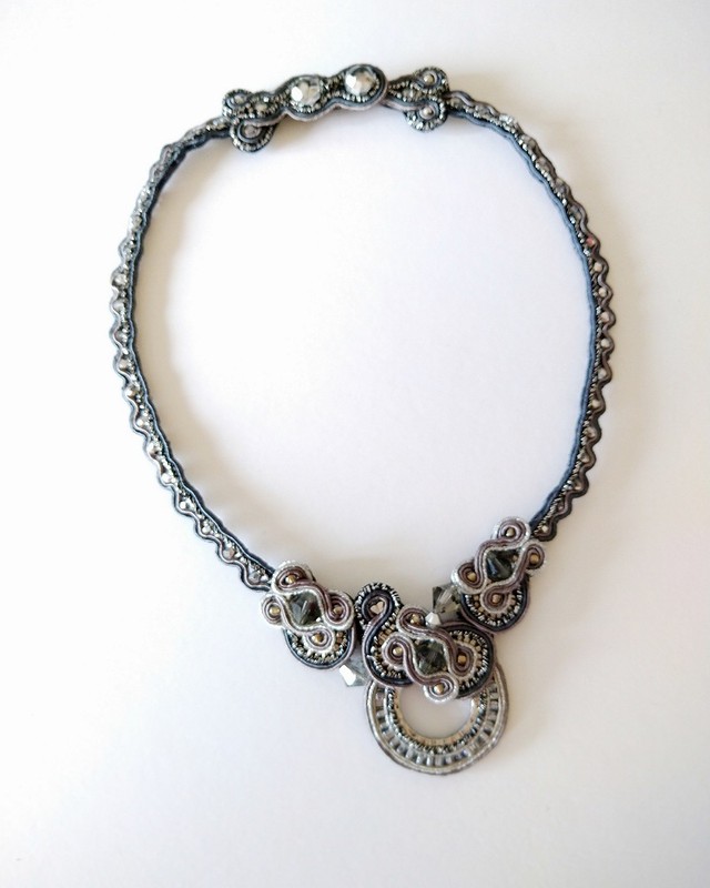 受注可 ソウタシエネックレス アンティークグレー Soutache D Udou ソウタシエアクセサリー