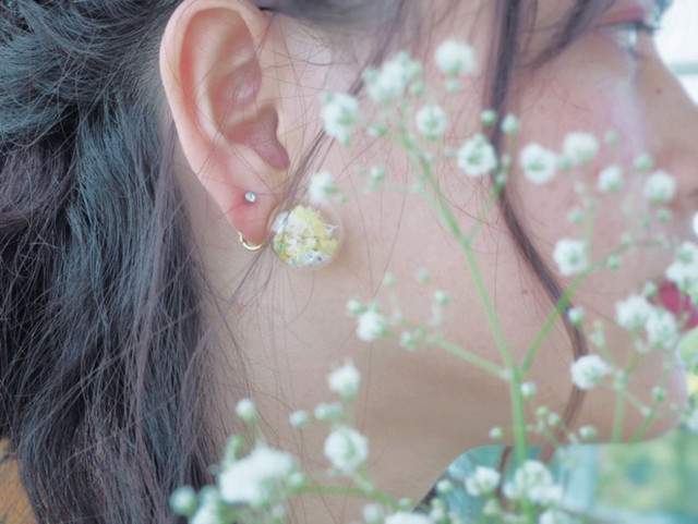 親指姫の花かんむり ガラスドームイヤリング ピアス 0 00 ゼロスリー
