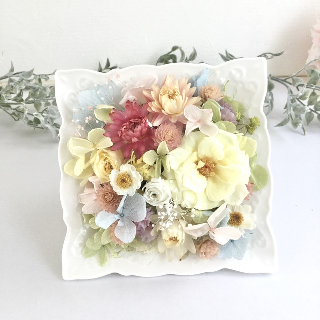 パステルカラーの可愛いフレームアレンジメント プリザーブドフラワー 誕生日プレゼント プチメリア お花ギフト