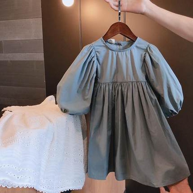 セットアップ ワンピース 丸首 長袖 ちょうちん袖 ボリューム袖 レース エプロン ドレス プリンセス 公主 お姫様 青 白 春 秋 子供 キッズ こども服 女の子 女児 Syk565 Berceau Select Shop ベルソー セレクトショップ キッズ 親子ペアetc