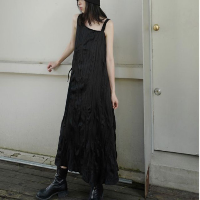 重ね着風 ワンピース ドレス ロング丈 ノースリーブ シャーリング 無地 ブラック ホワイト 黒 白 デザインネック 韓国 エレガント モード カジュアル お支払い後日以内に発送 Top373 Garcons