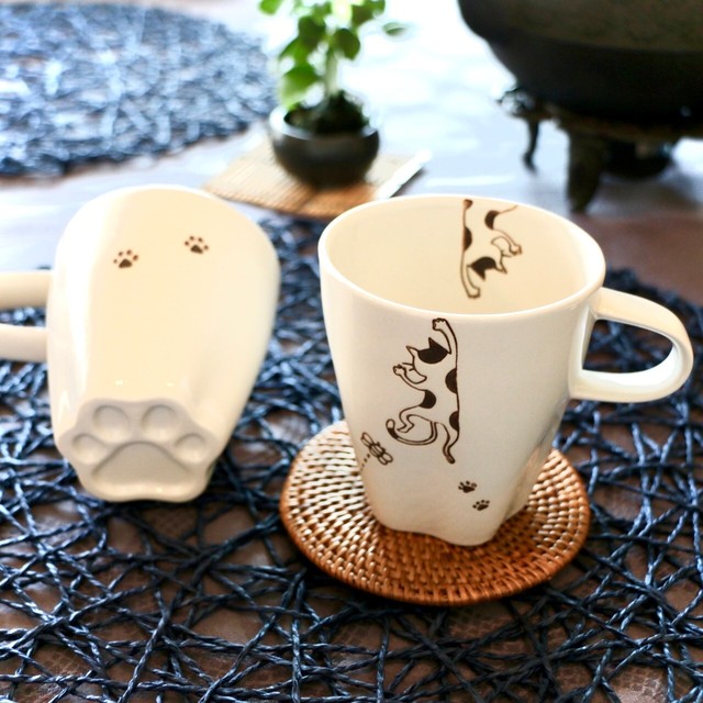 【菊祥陶器】【波佐見焼】【ぶらさがり猫】【肉球マグカップ】(ミケ・クロ) 猫柄 かわいい 軽い 三毛猫 黒猫