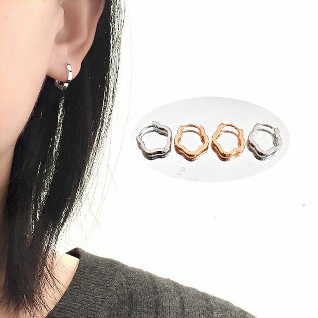 シンプルなデザイン ミニフープピアス 軟骨ピアス 軟骨フープピアス 四角フープピアス Hoopingearrings アレルギー対応 高級感フープピアス 上品なフープピアス7 115 Mikajewelry