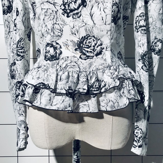 送料無料 80s Monotone Rose Pattern Peplum Design Blouse 白黒 モノトーン 薔薇 花柄 ペプラム デザイン 長袖 ブラウス ヴィンテージショップ Smoke