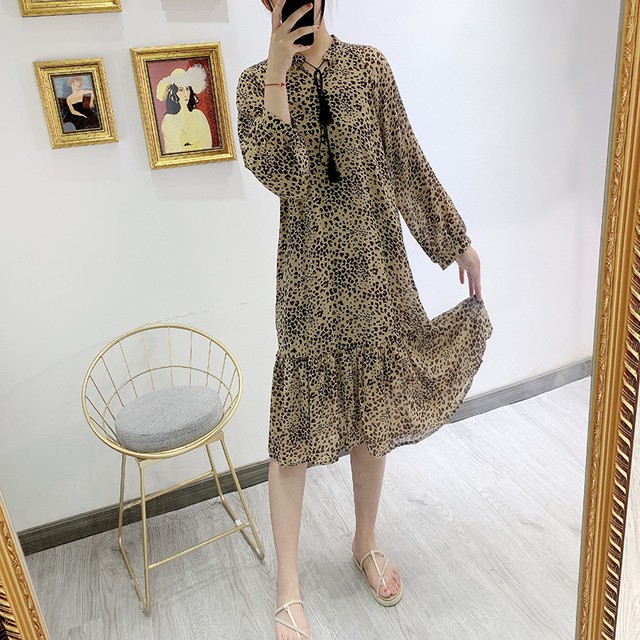 長袖 ワンピース かわいい 大人 秋 コーデ ひざ丈 ミモレ丈 ハイウエスト 体型カバー 襟 ネクタイ トレンド オルチャン レオパード柄 ヒョウ柄 お出かけ デート 女子会 お呼ばれ 着まわし うれしい キャミ付 Ukiukionepicec