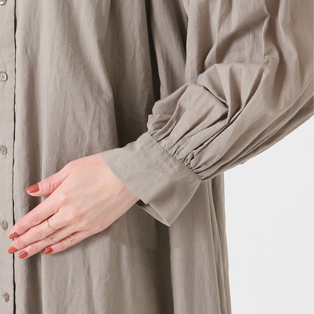 K バンドカラー ロングシャツ ワンピース マキシワンピース コットンブレンド 長袖 フレアワンピース パフスリーブ シャツワンピ ロング ワンピース ゆったりワンピース 体型カバー 羽織りもの レディース グレージュ 大人カジュアル きれいめ こなれ感 大人女子