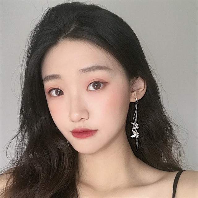 バタフライ アゲハ蝶 ピアス イヤリング シルバー キラキラ 揺れる キュート アクセサリー レディース 上品 可愛い おしゃれ レディース プレゼント 取寄 発送目安14 21日営業日 Laff Store 会社情報 納期の確認をお願いします