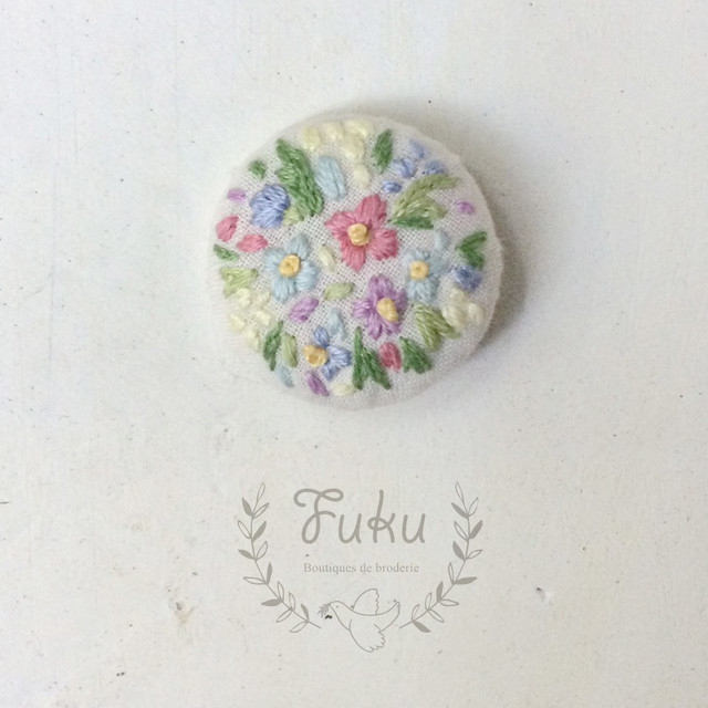 ランダムフラワーs 刺繍くるみボタン ヘアゴムorブローチ 大きさ 29mm Fuku