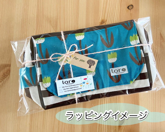 完成品 おしりふき一体型おむつポーチ 黒地植物 水色ドット Loro 手芸キットとハンドメイドのお店