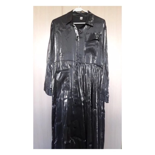 レトロフューチャー ブラック ドレープ ゆったり ワンピース ミモレ丈 ミディ丈 ミディアムロング ドレス トップス 長袖 レディース サイバー モノトーン 黒 フリーサイズ モード ゴシック 原宿ファッション オーバーサイズ 秋物 チベタンタイガーラグ販売店