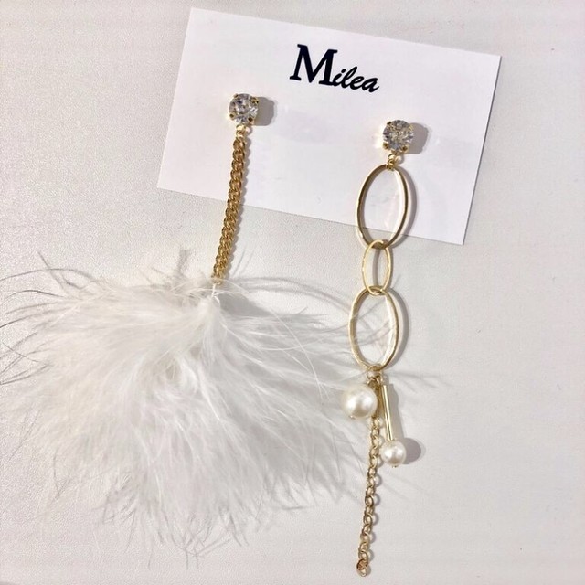 【ピアス】3カラー スワロフスキーのアシンメトリーフェザーピアス 人気のアクセサリーピアス